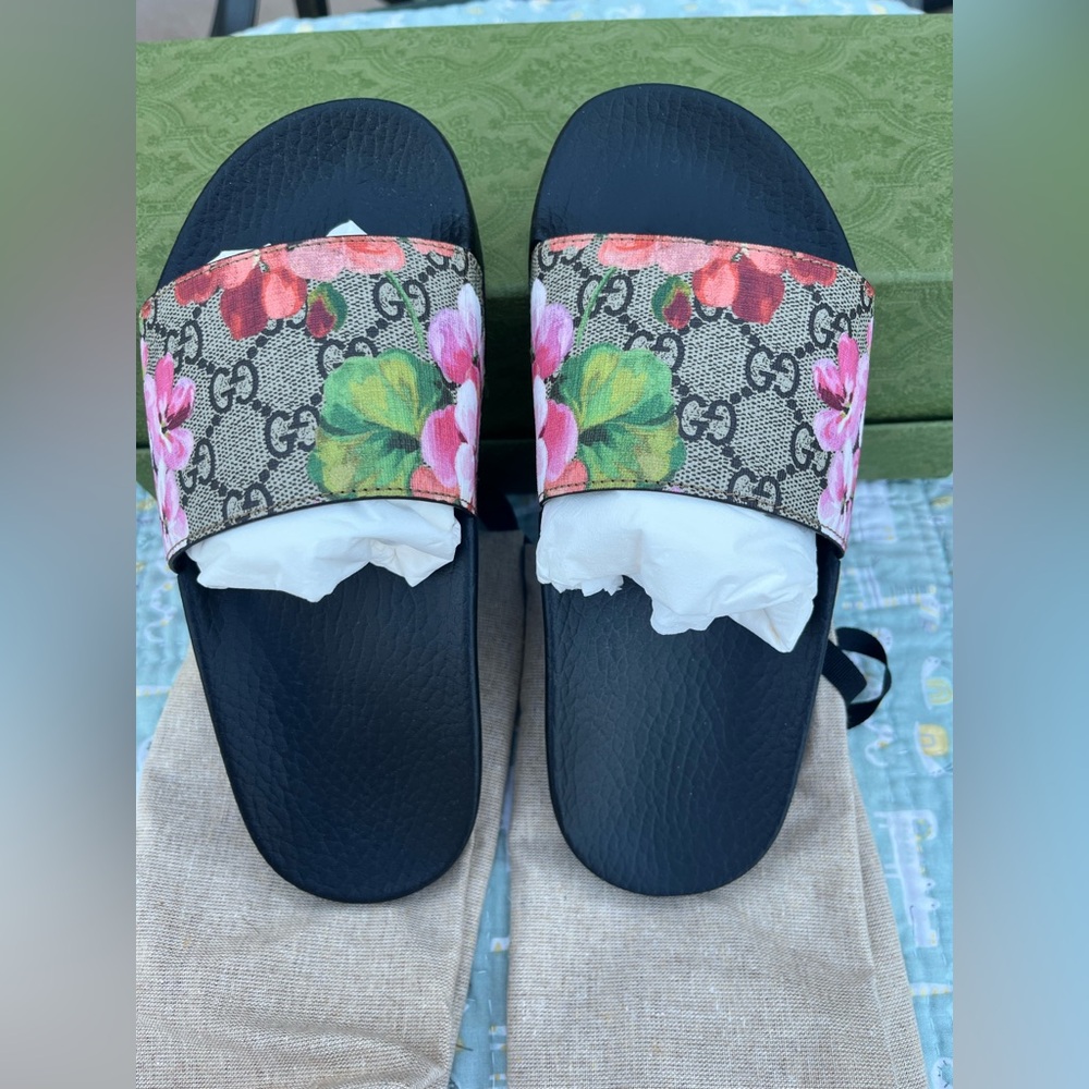 Gucci Slide Sandals (PRICE FIRM)